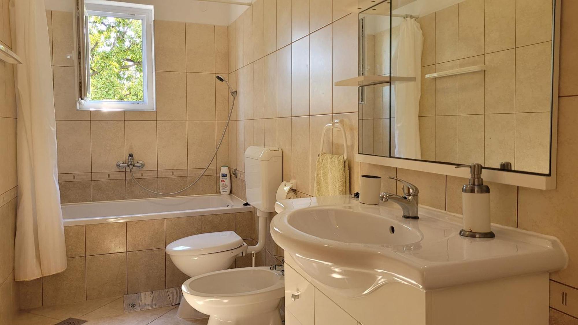 Apartments Adriana Omisalj ภายนอก รูปภาพ